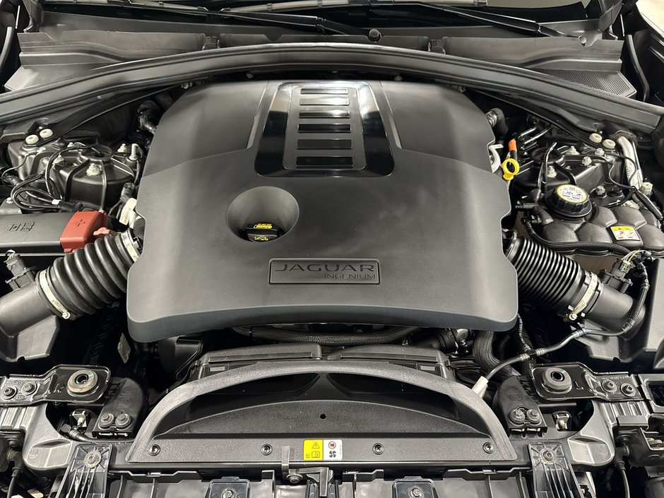 2023 Jaguar F-PACE P400 AWD R-Dynamic S-23