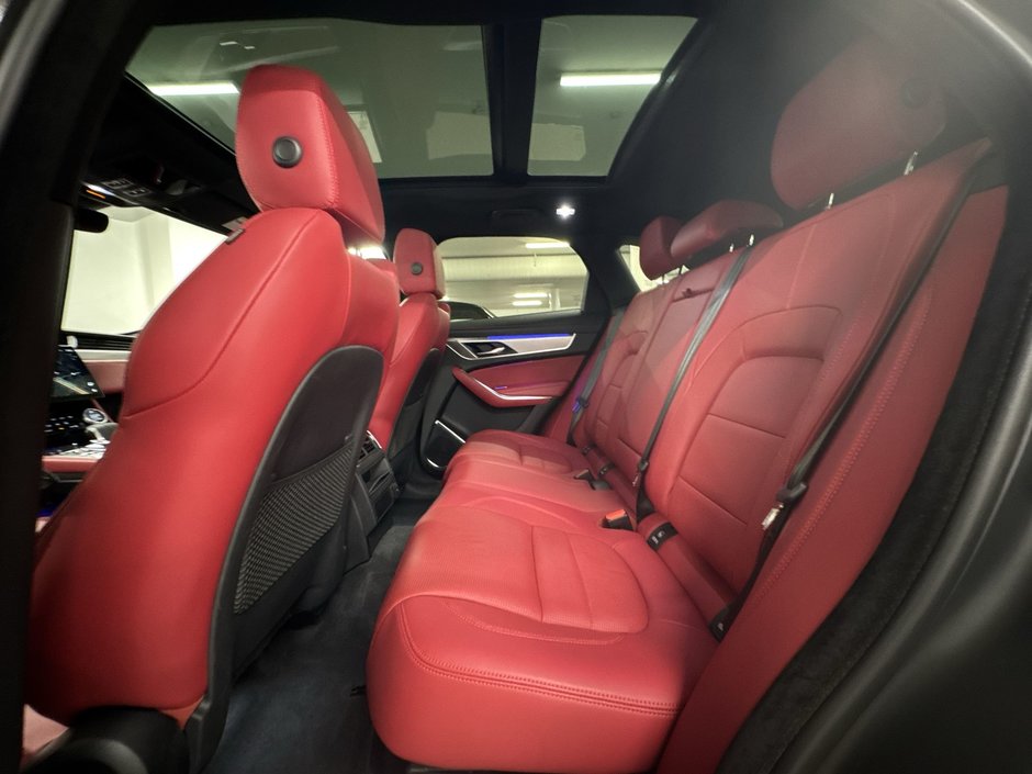 2023 Jaguar F-PACE P400 AWD R-Dynamic S-20
