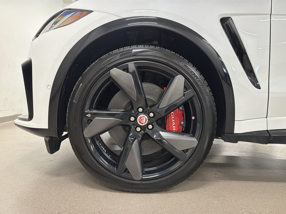 2023 Jaguar F-PACE P550 AWD SVR-30
