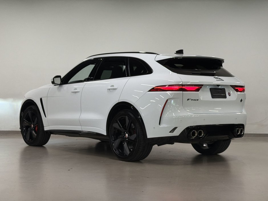 2023 Jaguar F-PACE P550 AWD SVR-17