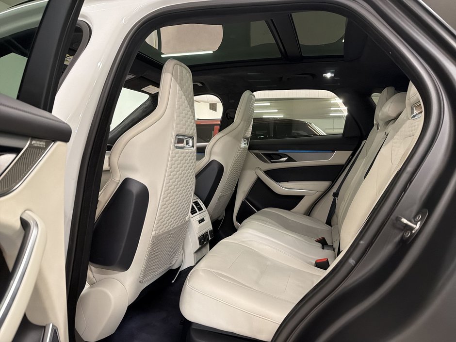 2023 Jaguar F-PACE P550 AWD SVR-26