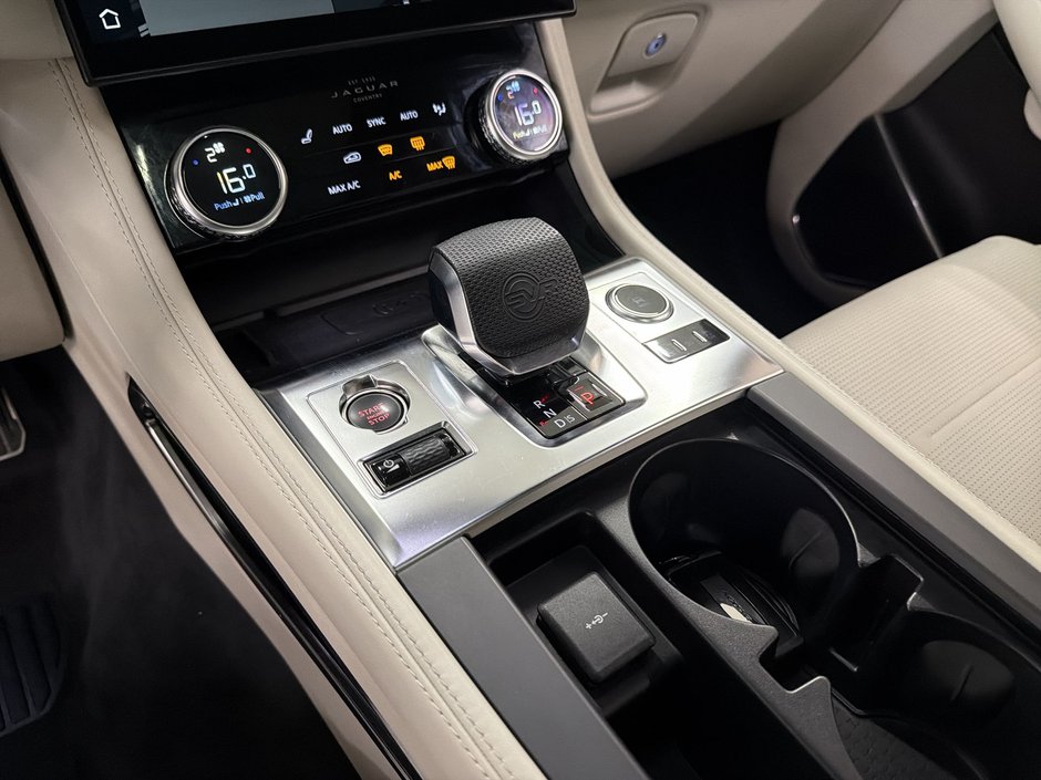 2023 Jaguar F-PACE P550 AWD SVR-24