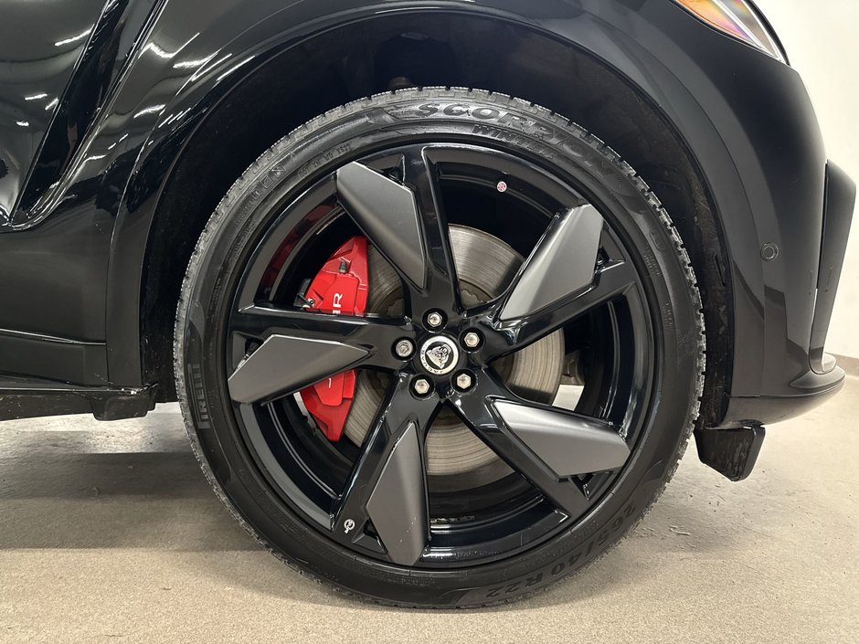 2024 Jaguar F-PACE P 550 SVR-26