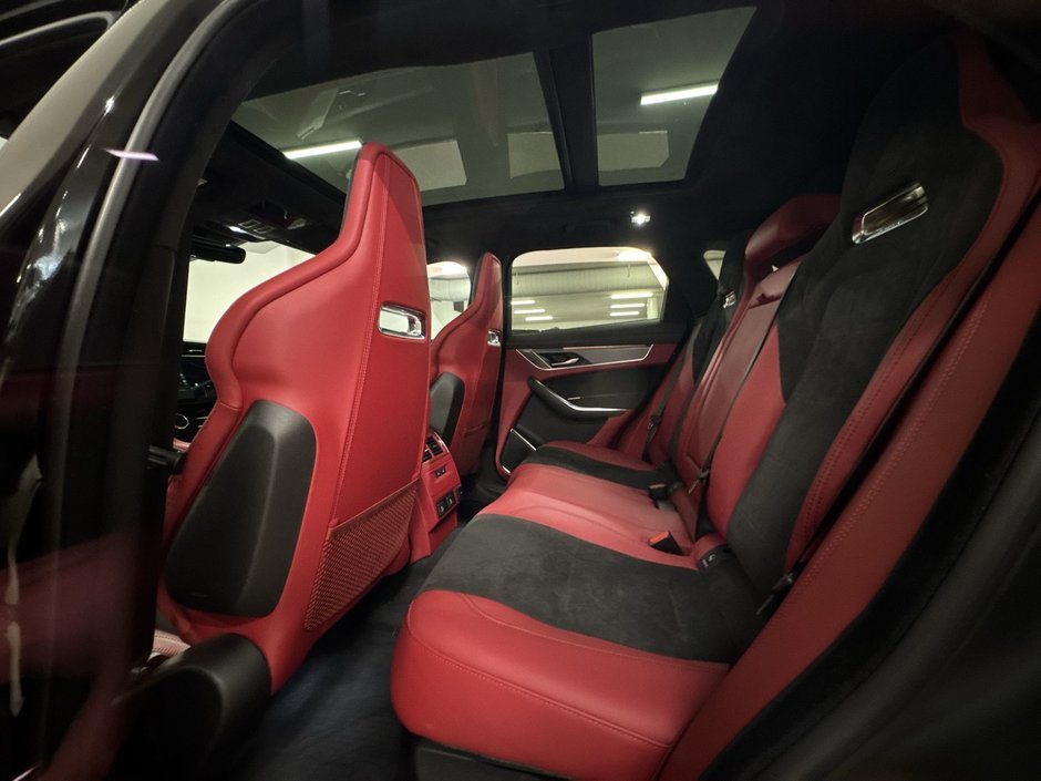 2024 Jaguar F-PACE P 550 SVR-22