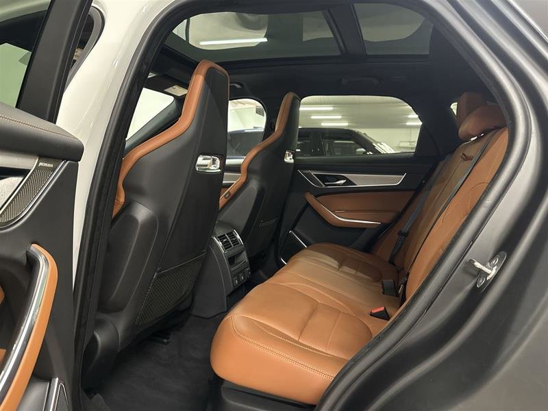 2024 Jaguar F-PACE P250 R-DYNAMIC S-14