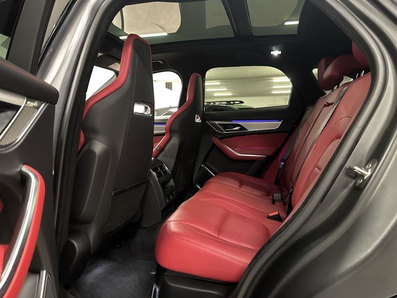 Jaguar F-PACE P250 R-DYNAMIC S 2024-14