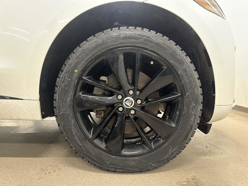 2024 Jaguar F-PACE P250 R-DYNAMIC S-18