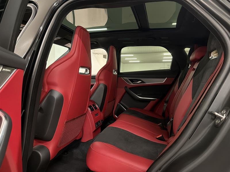 Jaguar F-PACE P 550 SVR 2024-14