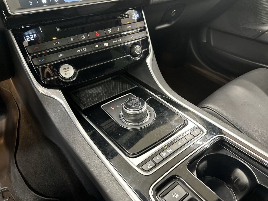 Jaguar XE 20d 2.0L AWD Prestige (2) 2018-20