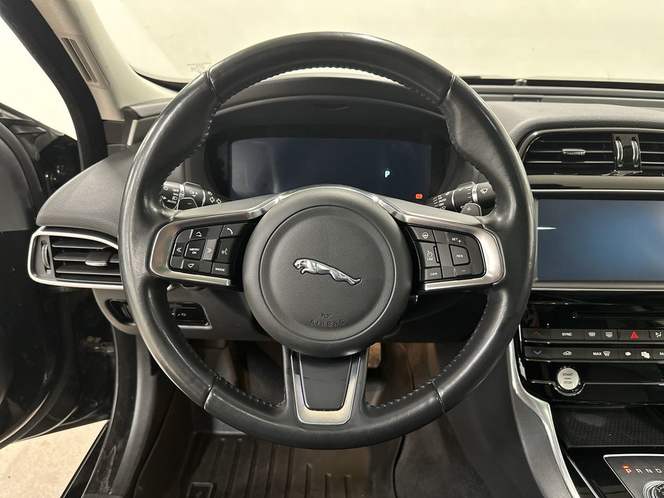 Jaguar XE 20d 2.0L AWD Prestige (2) 2018-19