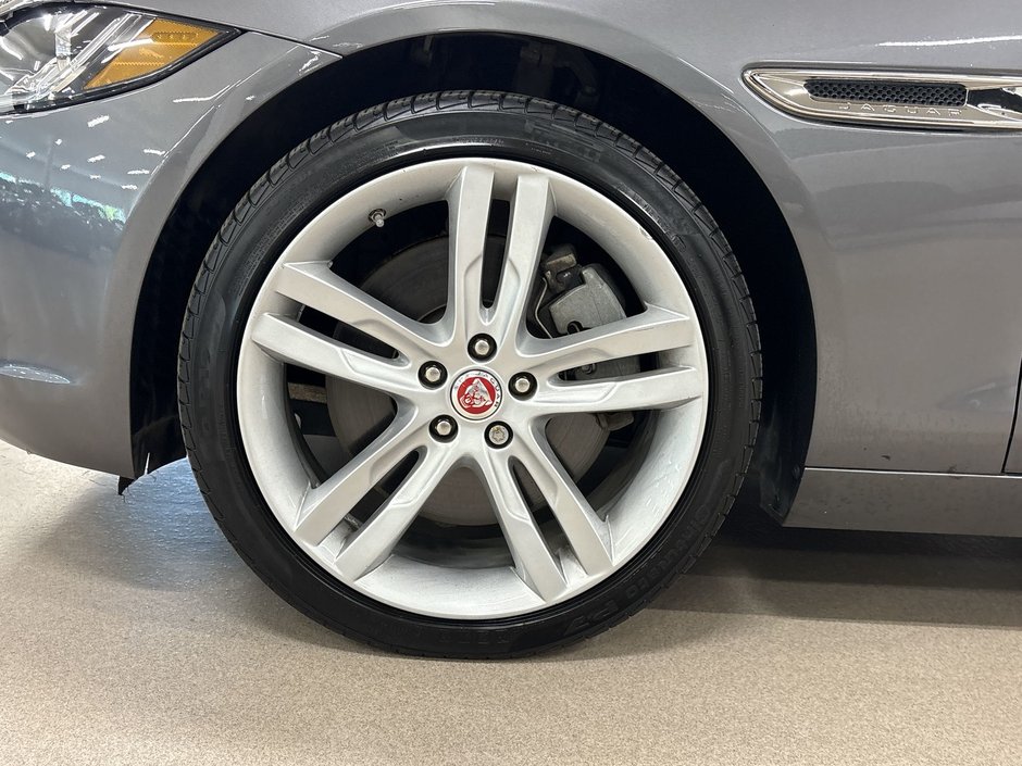 2018 Jaguar XE 35t 3.0L AWD Prestige-25