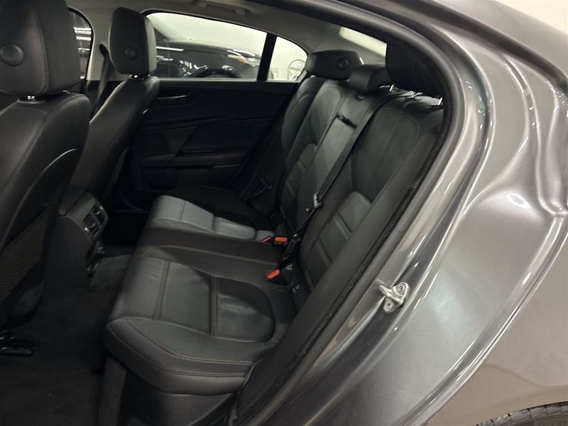 Jaguar XE 35t 3.0L AWD Prestige 2018-14