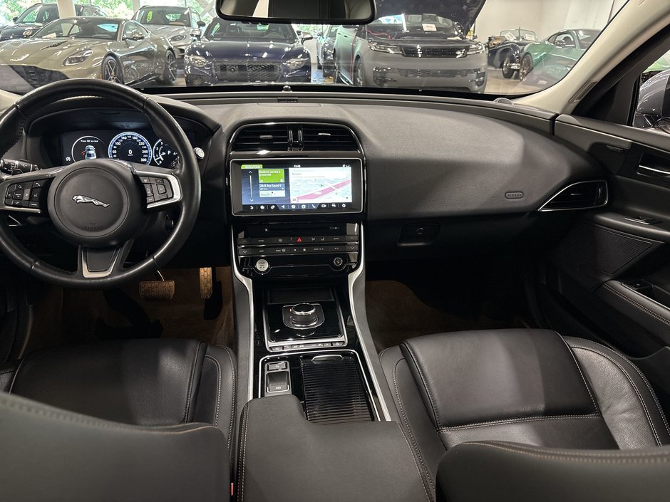 Jaguar XE 35t 3.0L AWD Prestige 2018-19