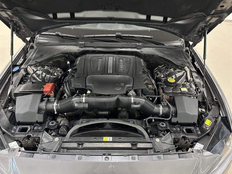 Jaguar XE 35t 3.0L AWD Prestige 2018-17
