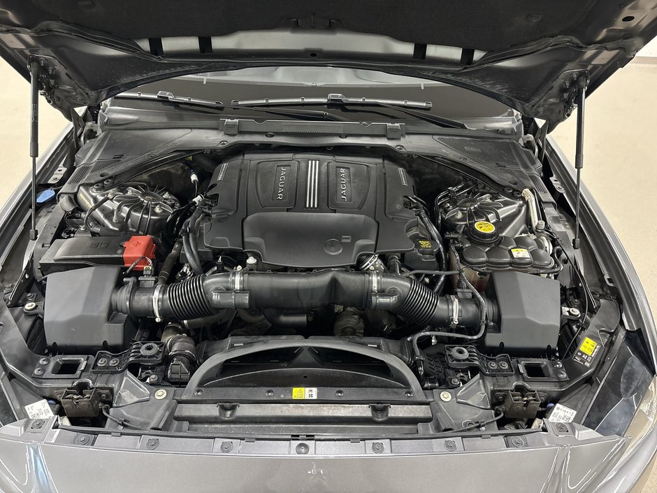 Jaguar XE 35t 3.0L AWD Prestige 2018-24