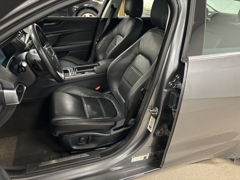 Jaguar XE 35t 3.0L AWD Prestige 2018-14