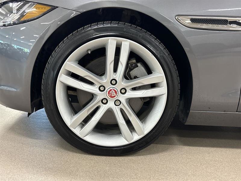 Jaguar XE 35t 3.0L AWD Prestige 2018-18