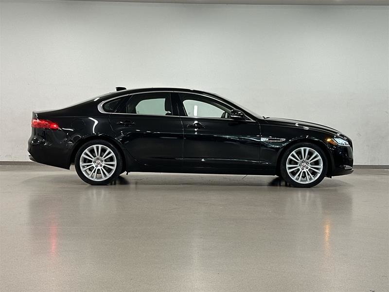 Jaguar XF 25t 2.0L AWD Prestige 2020-3