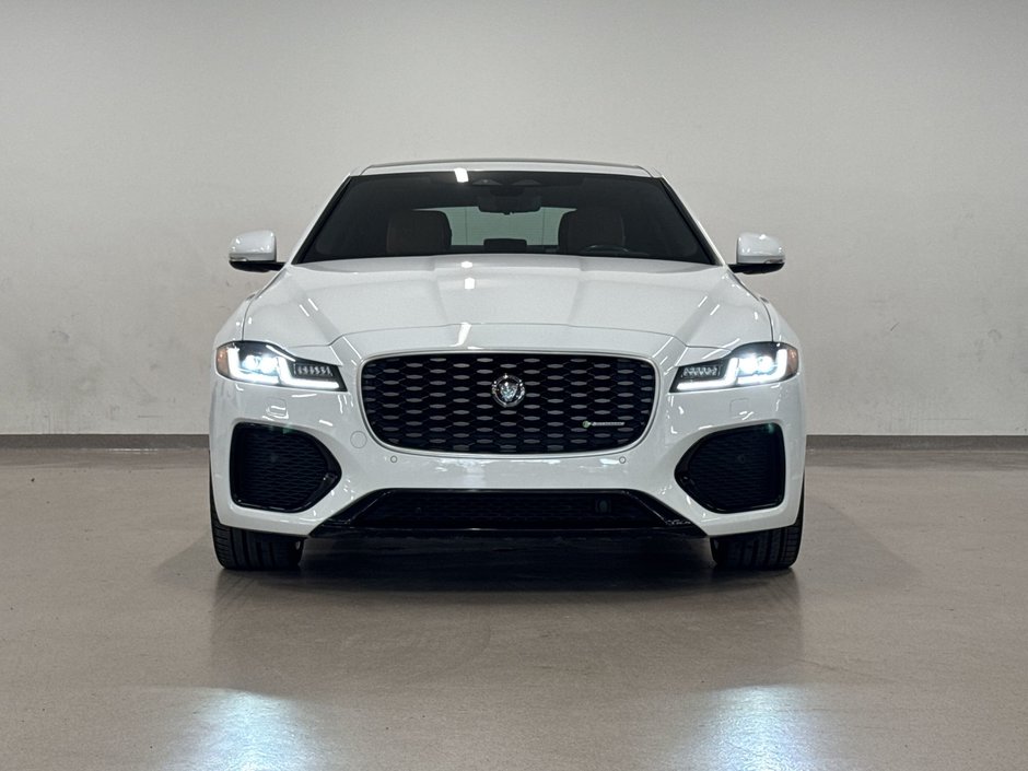 Jaguar XF P300 AWD R-Dynamic SE 2022-9