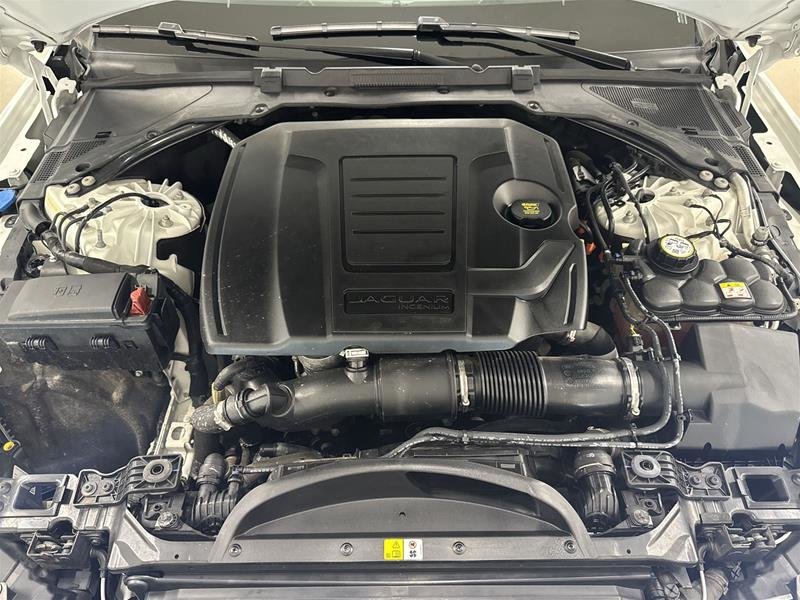 2022 Jaguar XF P300 AWD R-Dynamic SE-18