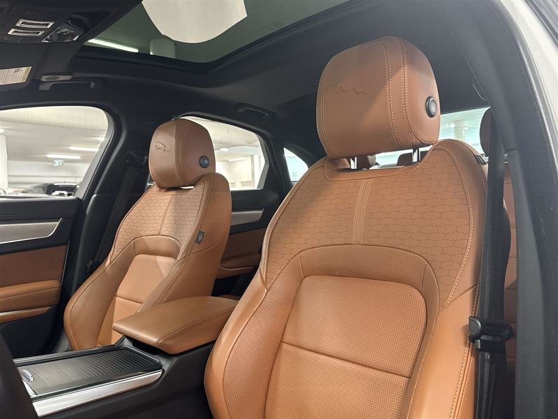 2022 Jaguar XF P300 AWD R-Dynamic SE-9