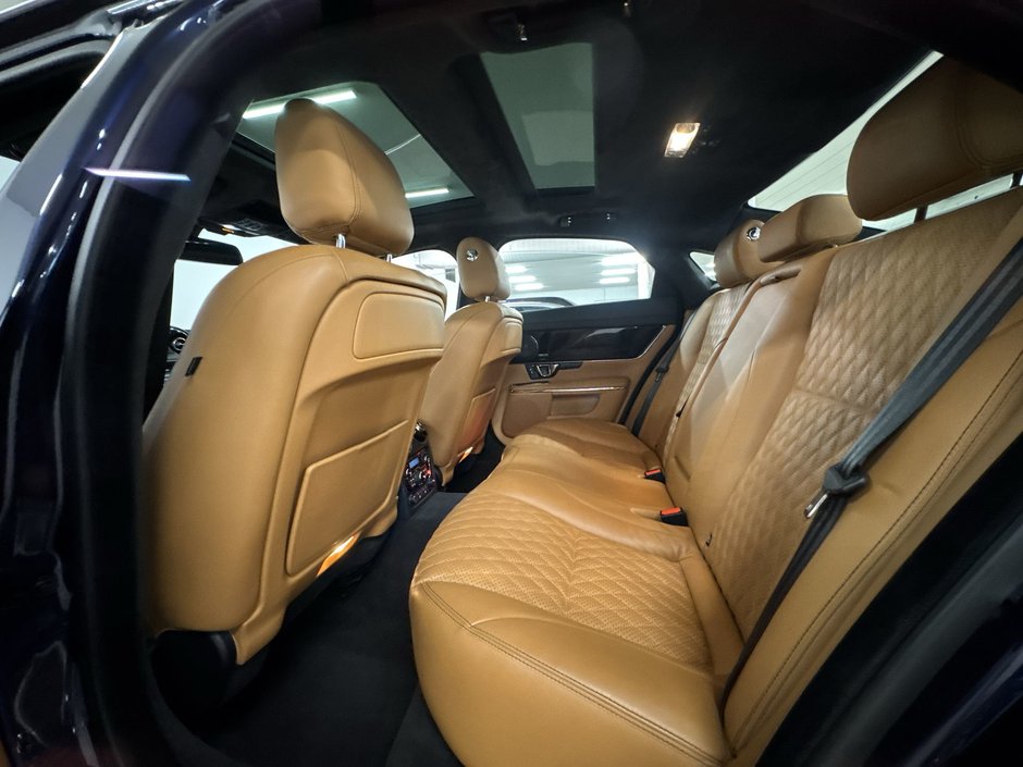 2017 Jaguar XJ 3.0L V6 AWD Portfolio-22
