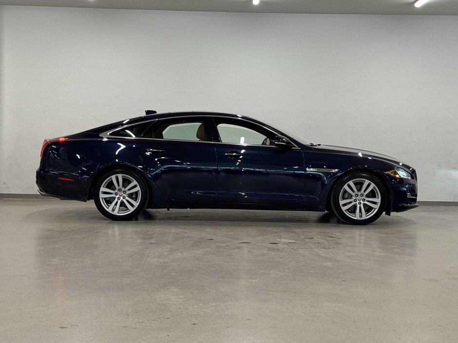 2017 Jaguar XJ 3.0L V6 AWD Portfolio-11