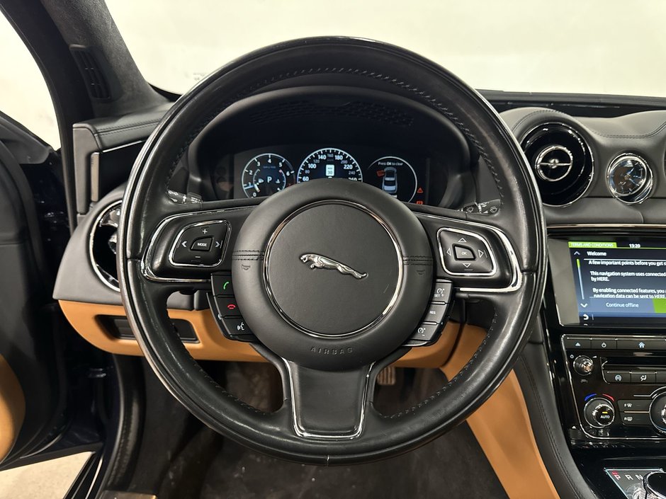 2017 Jaguar XJ 3.0L V6 AWD Portfolio-19