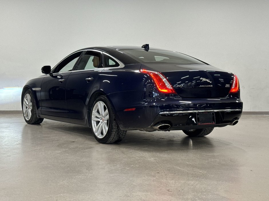 2017 Jaguar XJ 3.0L V6 AWD Portfolio-5