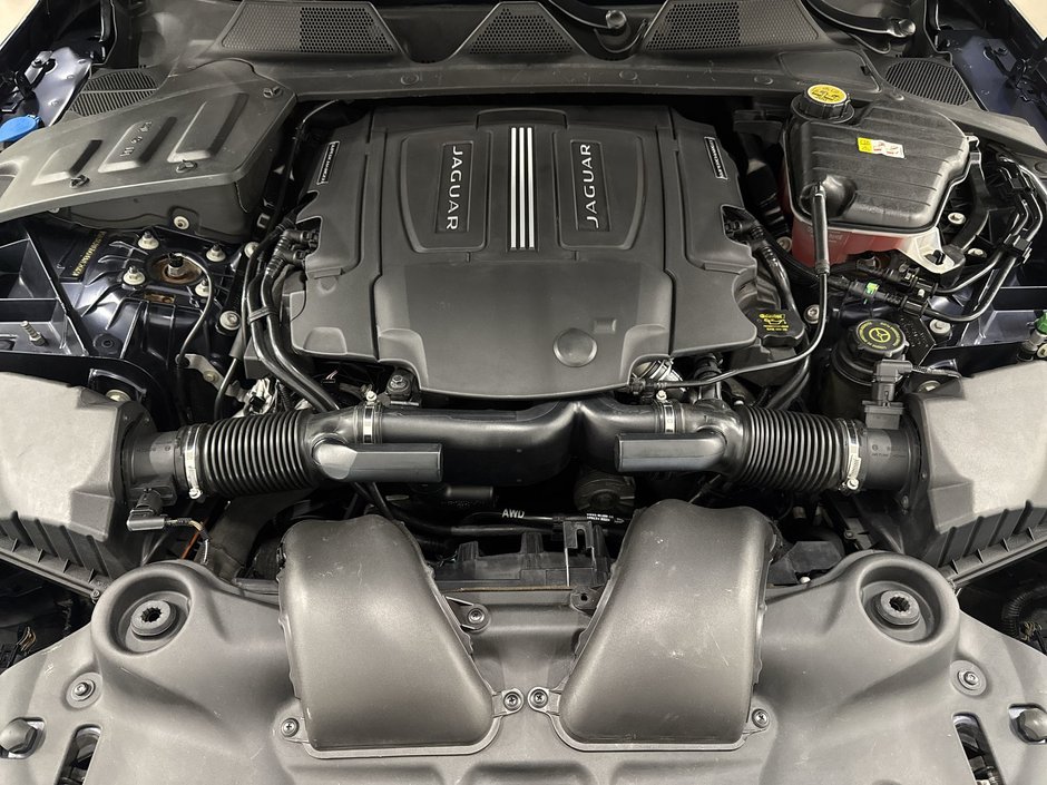 2017 Jaguar XJ 3.0L V6 AWD Portfolio-25
