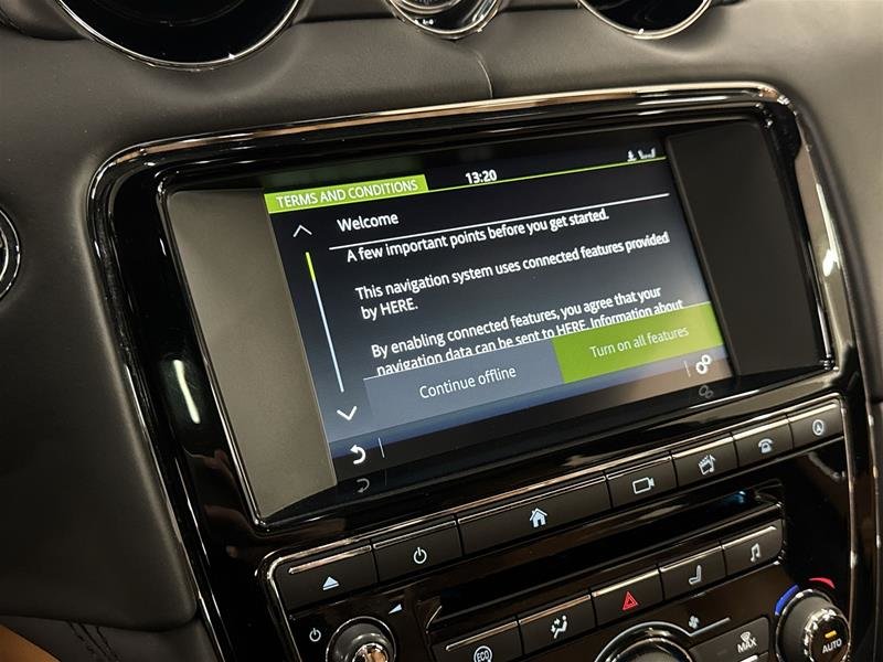 2017 Jaguar XJ 3.0L V6 AWD Portfolio-10