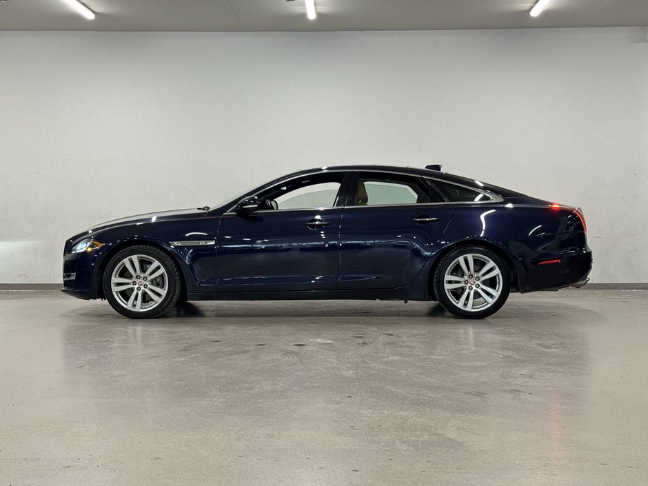 2017 Jaguar XJ 3.0L V6 AWD Portfolio-10