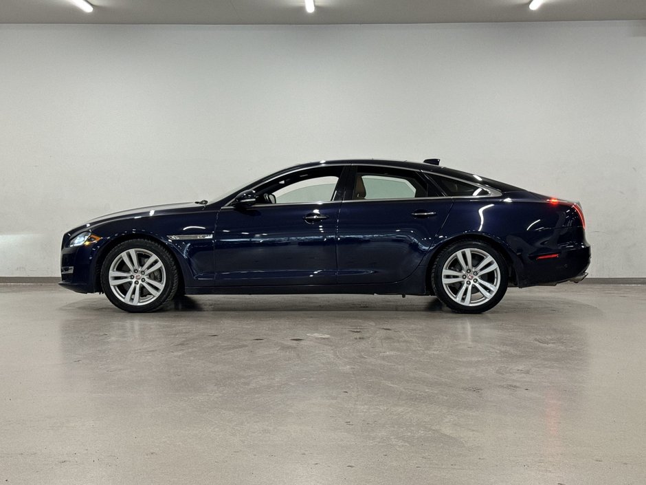 2017 Jaguar XJ 3.0L V6 AWD Portfolio-4