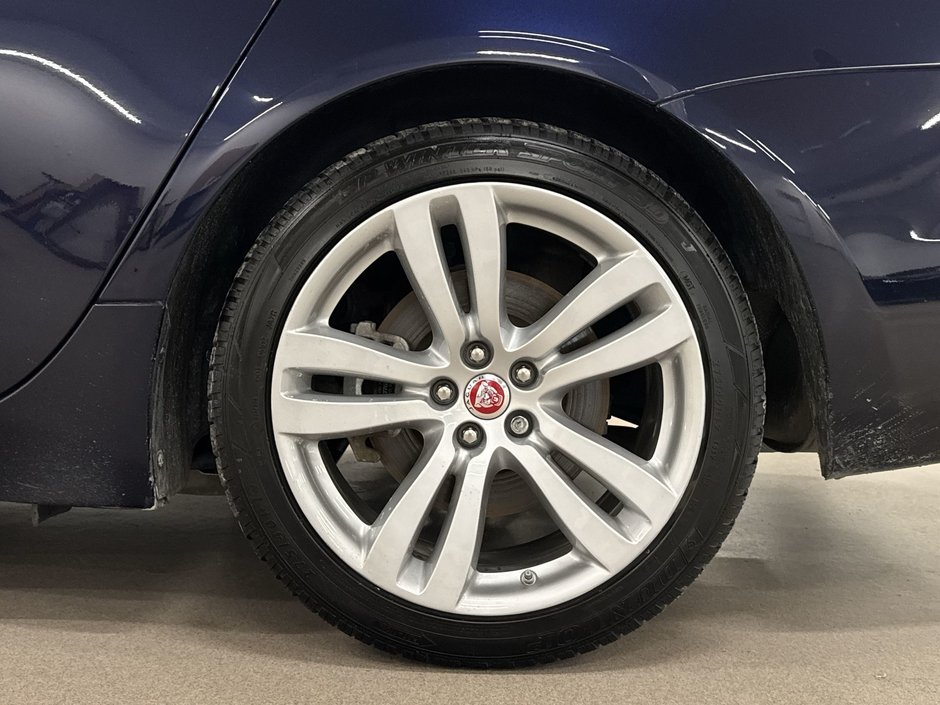 2017 Jaguar XJ 3.0L V6 AWD Portfolio-26