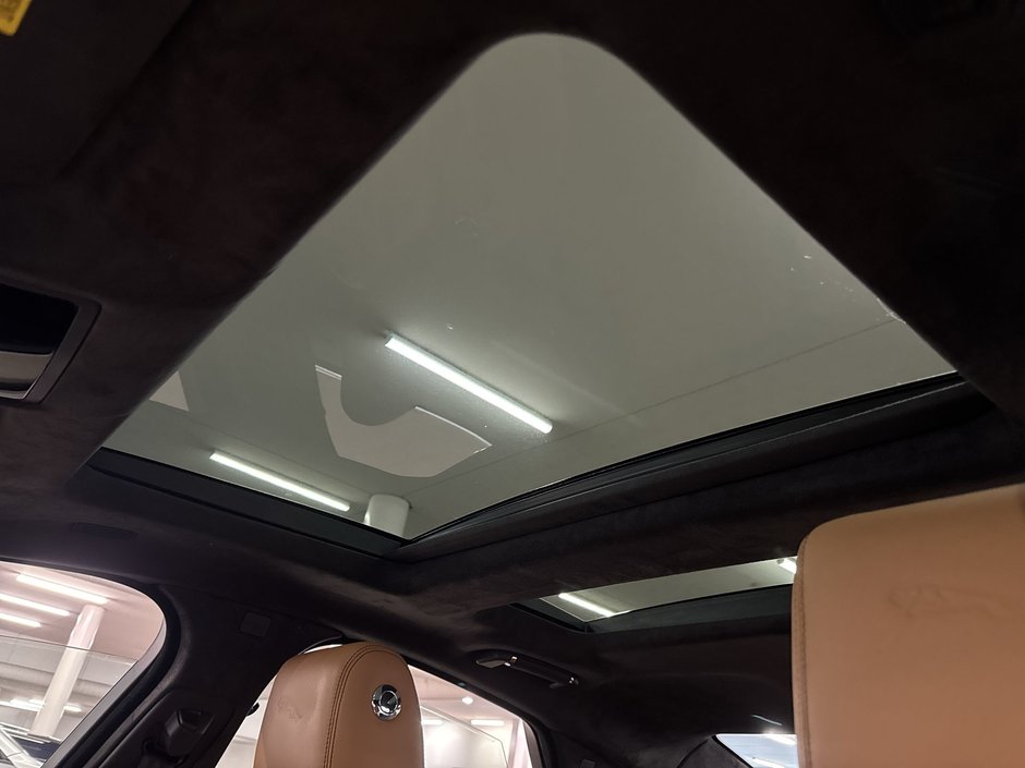 2017 Jaguar XJ 3.0L V6 AWD Portfolio-21