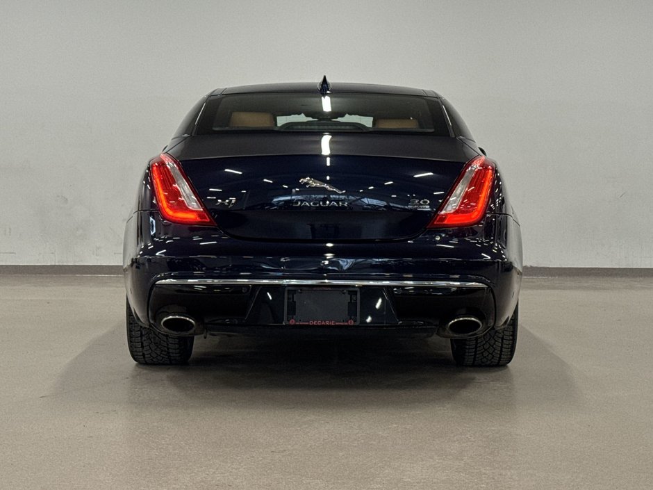 2017 Jaguar XJ 3.0L V6 AWD Portfolio-6