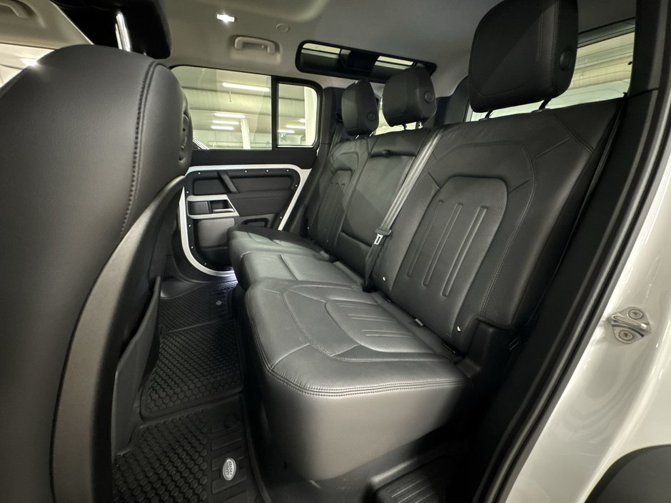 2022 Land Rover Defender 110 P300 S-22