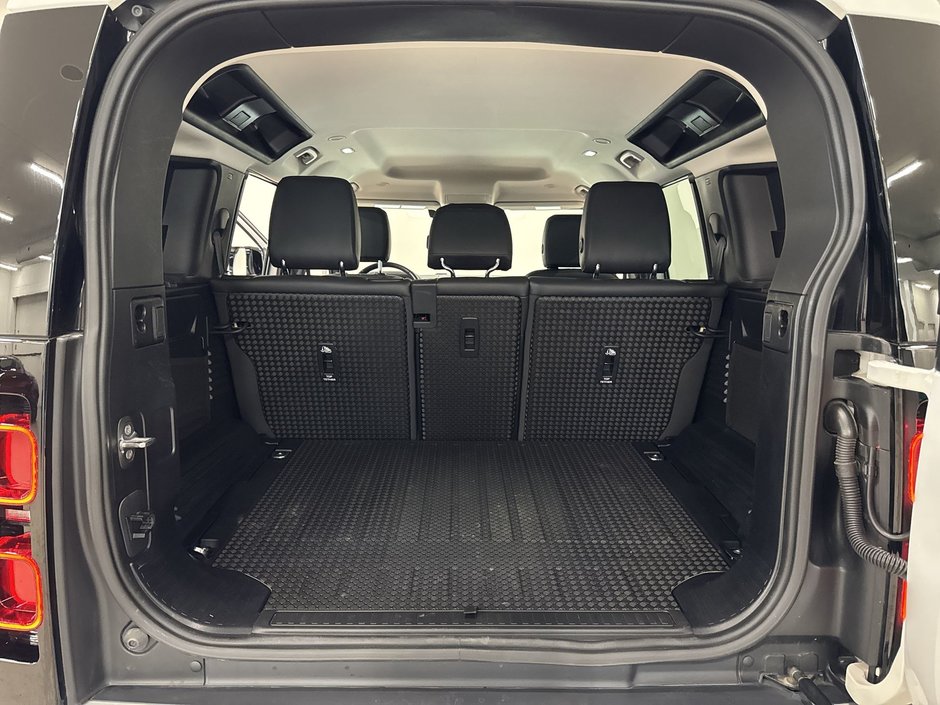 2022 Land Rover Defender 110 P300 S-23