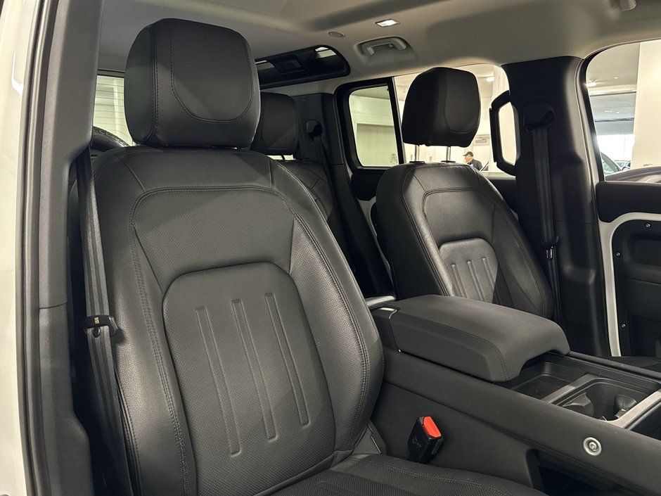 2022 Land Rover Defender 110 P300 S-24
