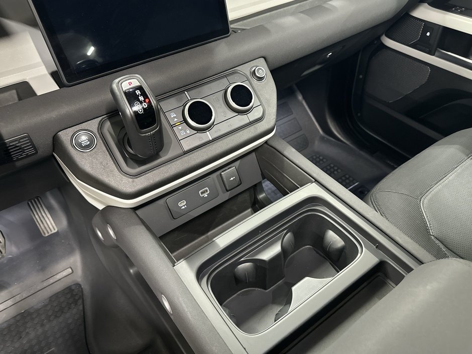 2023 Land Rover Defender 110 P400 X-Dynamic SE-20