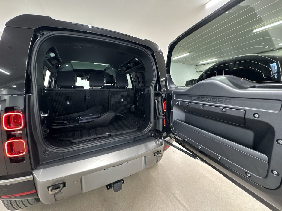 2023 Land Rover Defender 110 P400 X-Dynamic SE (2)-23