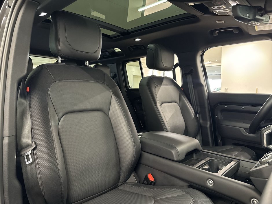2023 Land Rover Defender 110 P400 X-Dynamic SE (2)-24