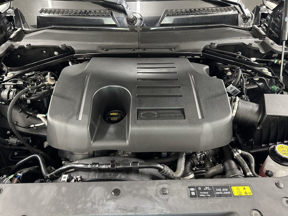 2023 Land Rover Defender 110 P400 X-Dynamic SE (2)-25