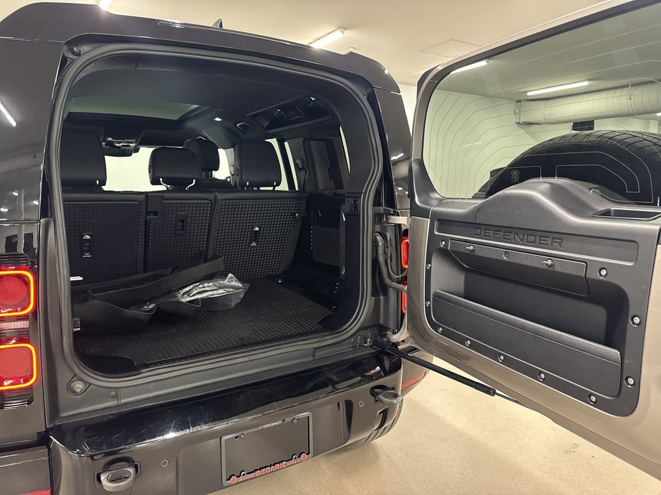 2023 Land Rover Defender 110 P400 X-Dynamic SE-23