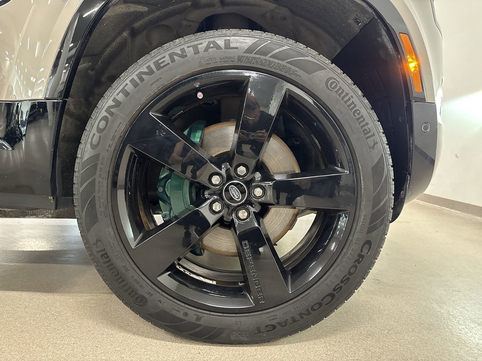 2023 Land Rover Defender 110 P400 X-Dynamic SE-26