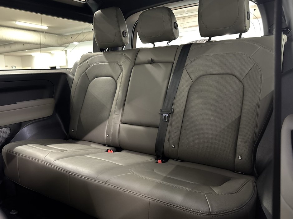 2023 Land Rover Defender 90 P300 S (2)-22