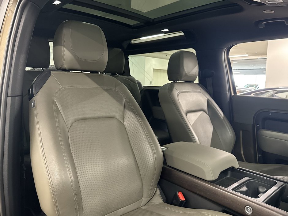 2023 Land Rover Defender 90 P300 S (2)-24