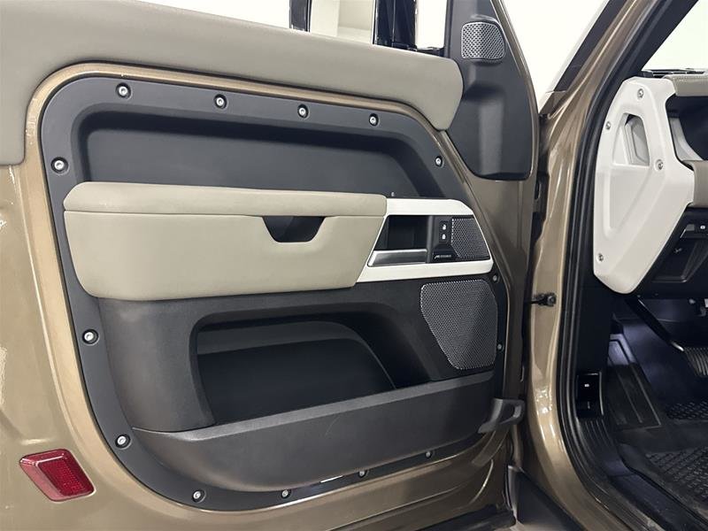 Land Rover Defender 90 P300 S (2) 2023-6
