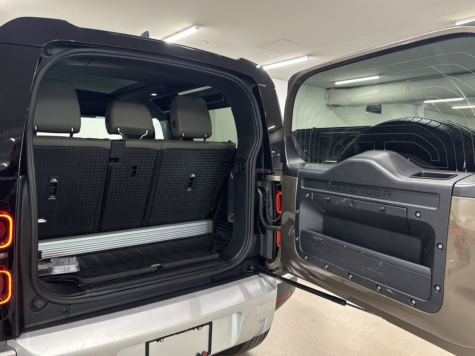 2023 Land Rover Defender 90 P300 S (2)-23