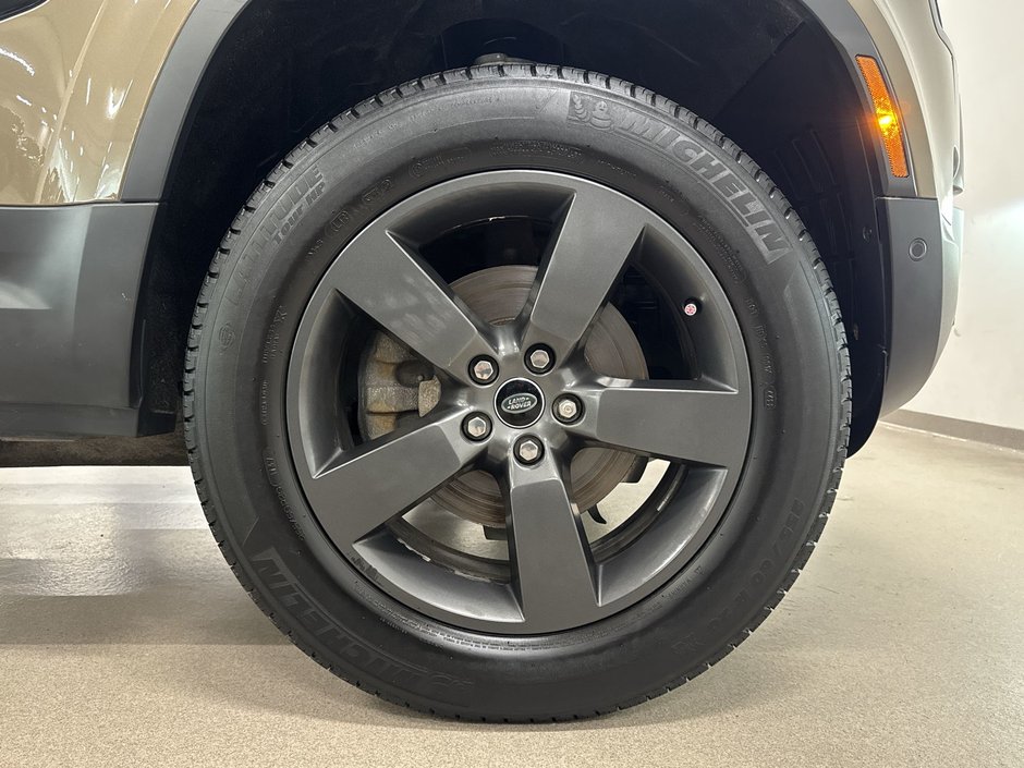 2023 Land Rover Defender 90 P300 S (2)-26